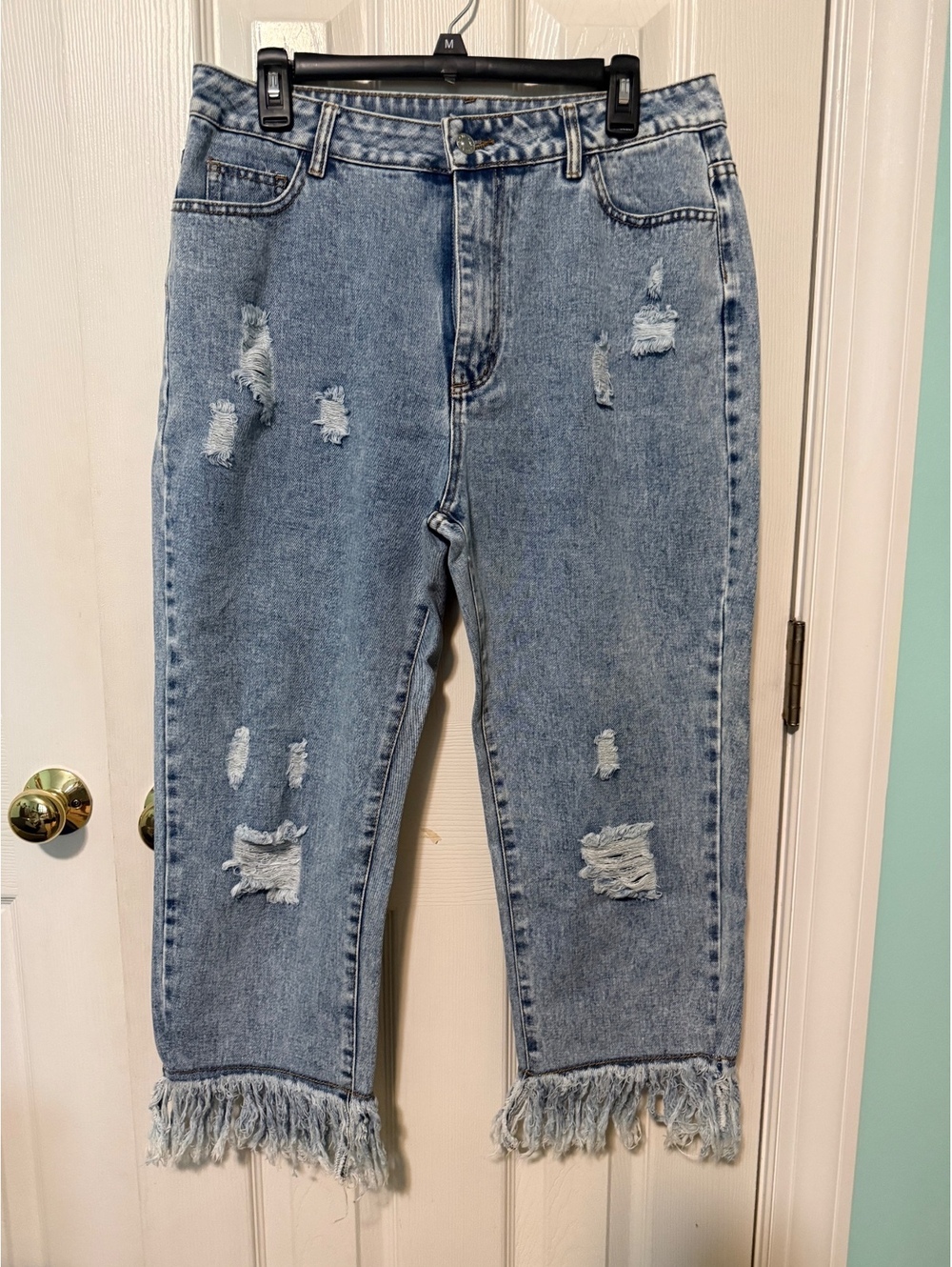 SHEIN Women's Distressed Cropped Mom Jeans with Frayed Hem Size L